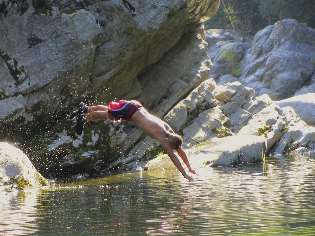 Baracca Backpacker Pansiyon Aurigeno Dış mekan fotoğraf